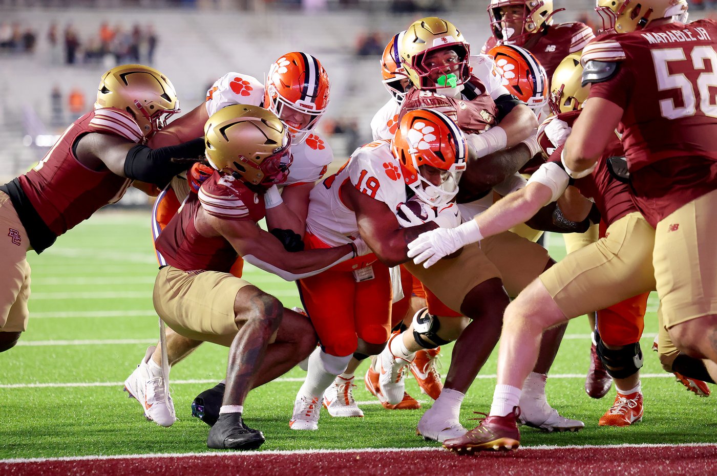 Cade Klubnik throws for a TD and runs for one before injury in Clemson's 41-10 victory over BC | iNFOnews.ca Cade Klubnik throws for a TD and runs for one before injury in Clemson's 41-10 victory over BC | iNFOnews.ca