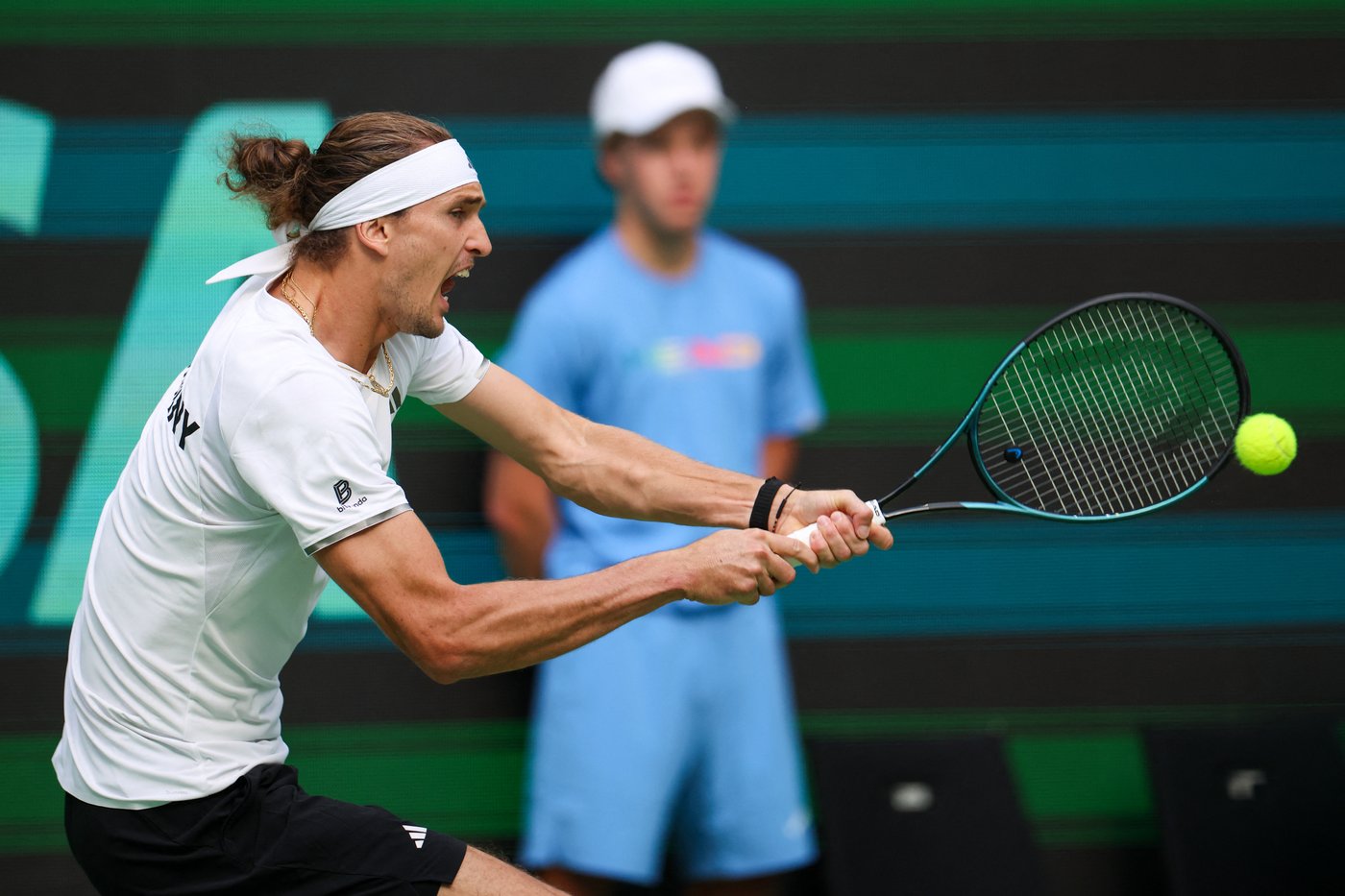 Zverev powers Germany into Davis Cup Final 8 with a swift win over Prizmic, Britain also advances | iNFOnews.ca