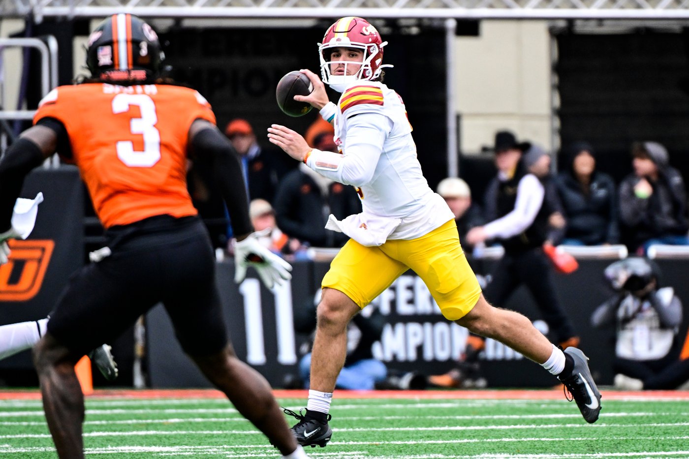 Becht throws for 1 touchdown, Sama runs for another, and Iowa State turns back Oklahoma State 20-13 | iNFOnews.ca