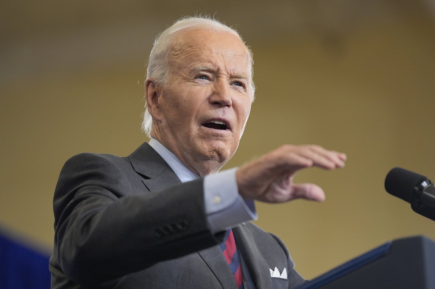 Biden and Bernie Sanders highlight lower prescription drug costs in New Hampshire stop | iNFOnews.ca