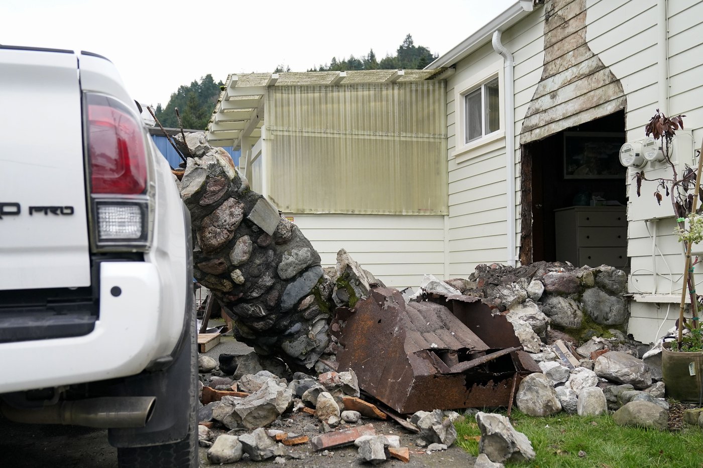 In California's 'earthquake country,' a 7.0 temblor prompts confusion and a tsunami warning | iNFOnews.ca In California's 'earthquake country,' a 7.0 temblor prompts confusion and a tsunami warning | iNFOnews.ca