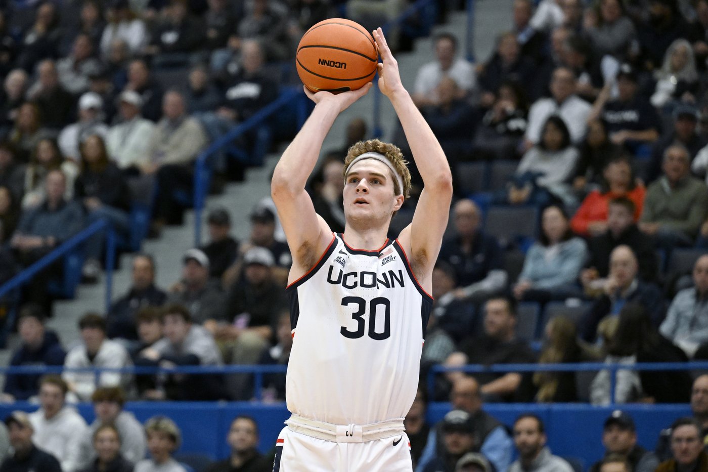 Alex Karaban, Solo Ball help No. 3 UConn rout Le Moyne 90-49 | iNFOnews.ca Alex Karaban, Solo Ball help No. 3 UConn rout Le Moyne 90-49 | iNFOnews.ca