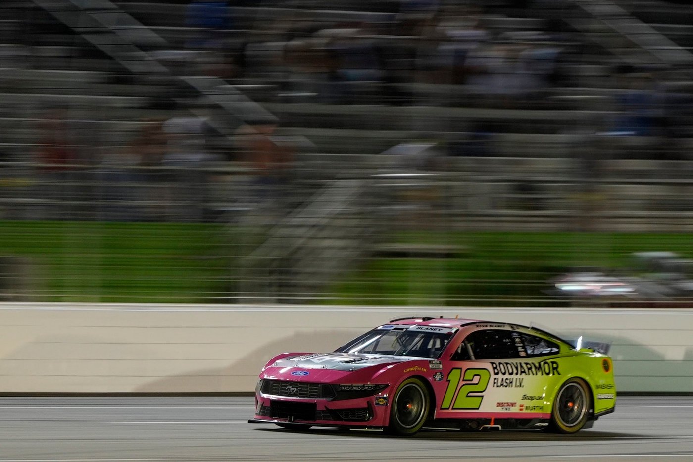Ryan Blaney wins 3-wide battle on final lap of overtime in NASCAR Cup race in Atlanta | iNFOnews.ca Ryan Blaney wins 3-wide battle on final lap of overtime in NASCAR Cup race in Atlanta | iNFOnews.ca