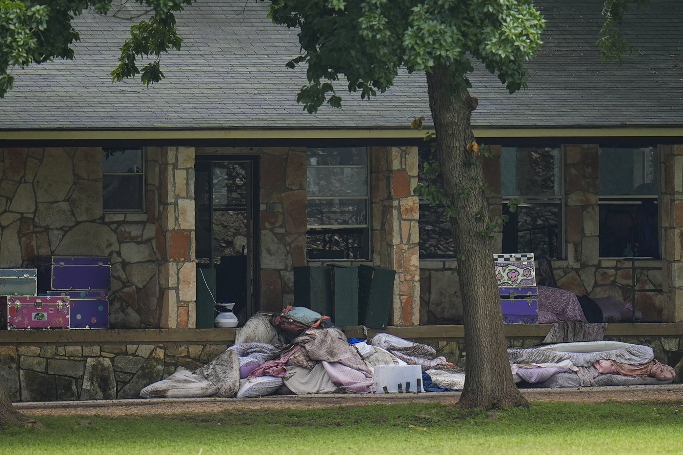 Floods turned beloved Texas camp into a nightmare. At least 27 girls remain missing | iNFOnews.ca