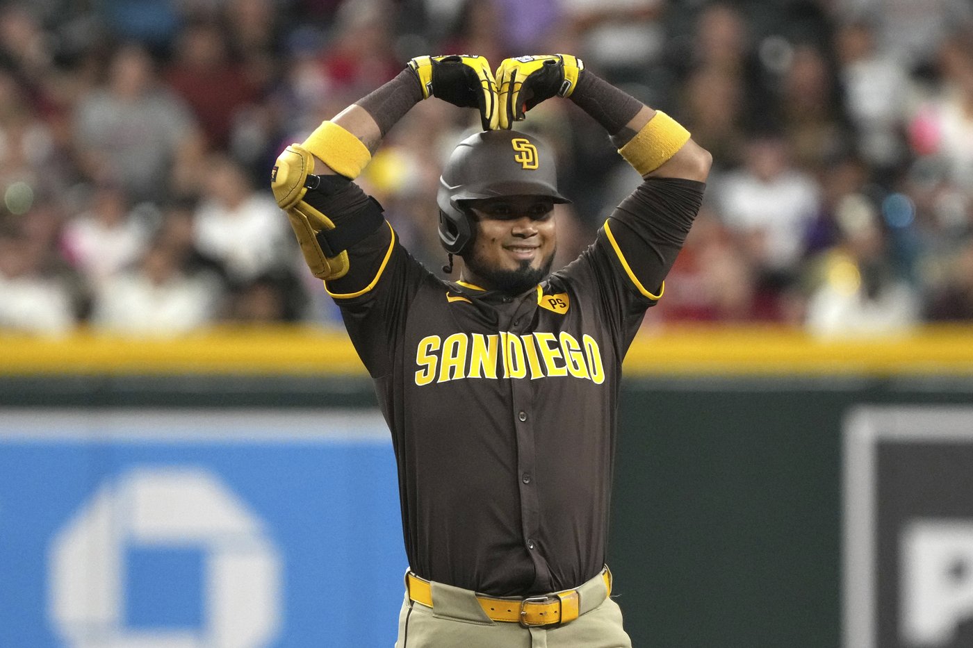 Padres secure home Wild Card Series with 5-3 win over Diamondbacks, who slide in NL playoff race | iNFOnews.ca