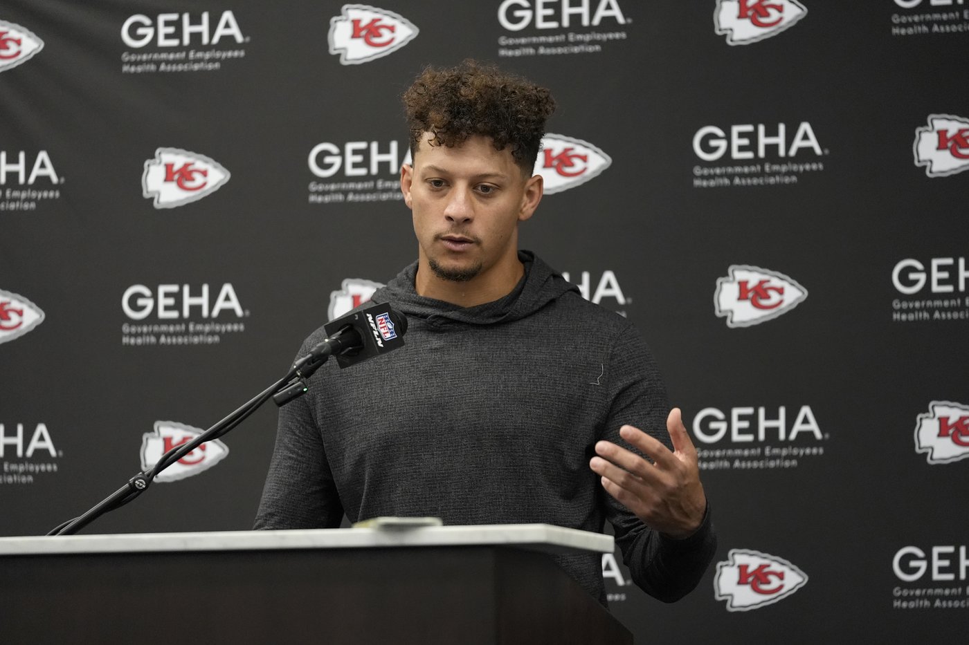 Patrick Mahomes sees himself turning the corner amid a slow start, even as the Chiefs are 4-0 | iNFOnews.ca