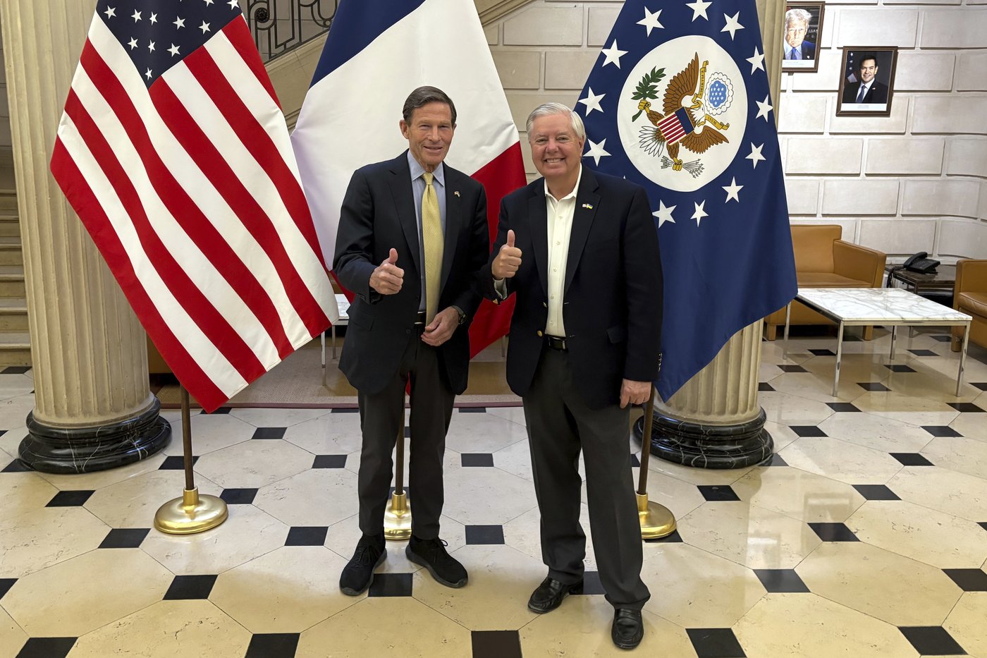 After talks with Zelenskyy and Macron, US senators warn: Putin 'is preparing for more war’ | iNFOnews.ca After talks with Zelenskyy and Macron, US senators warn: Putin 'is preparing for more war’ | iNFOnews.ca