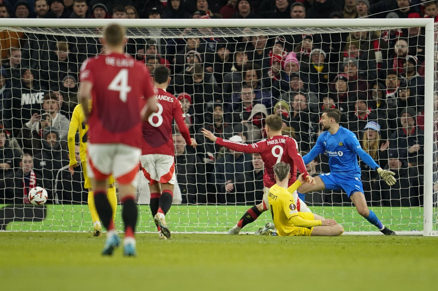 Hojlund scores 2 for Man United to give Amorim winning home debut in Europa League | iNFOnews.ca