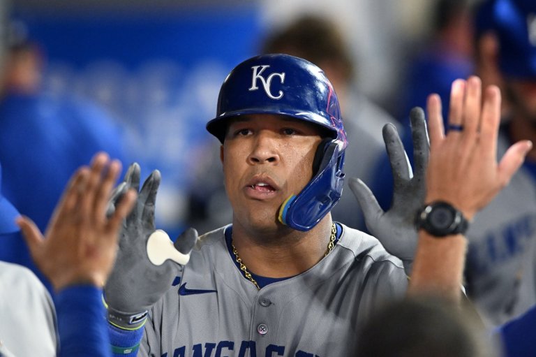 Salvador Perez agrees to a two-year contact to remain with the Royals | iNFOnews.ca Salvador Perez agrees to a two-year contact to remain with the Royals | iNFOnews.ca