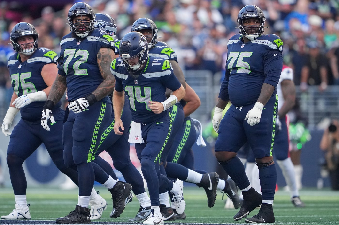 Seahawks QB Sam Darnold has a muscle injury. His status for Seattle's next game is uncertain | iNFOnews.ca Seahawks QB Sam Darnold has a muscle injury. His status for Seattle's next game is uncertain | iNFOnews.ca