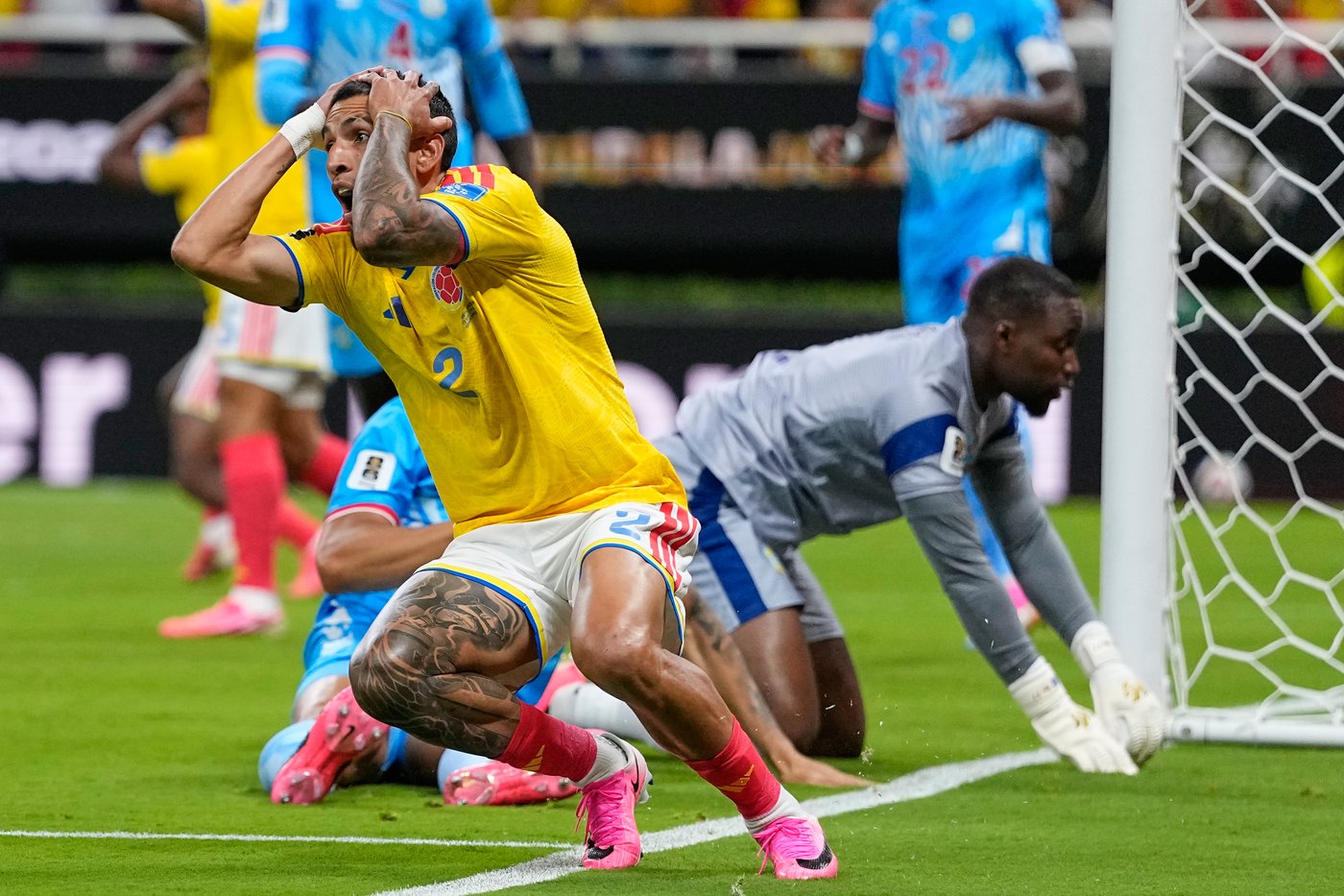 Daniel Muñoz scores and Colombia edges Congo 1-0 to reach the knockout stage at the World Cup | iNFOnews.ca