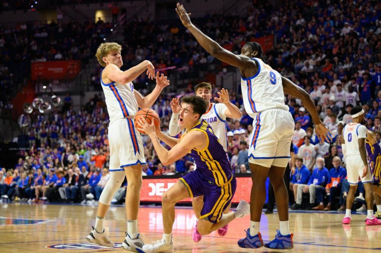 Rueben Chinyelu's fourth consecutive double-double helps No. 16 Florida beat LSU 79-61 | iNFOnews.ca