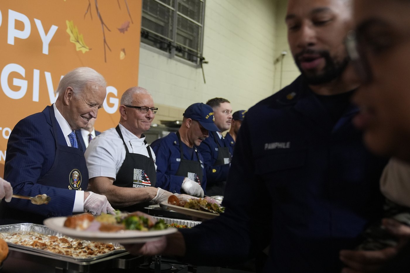 Bidens open final White House holiday season with turkey pardons, Christmas tree and 'friendsgiving' | iNFOnews.ca Bidens open final White House holiday season with turkey pardons, Christmas tree and 'friendsgiving' | iNFOnews.ca