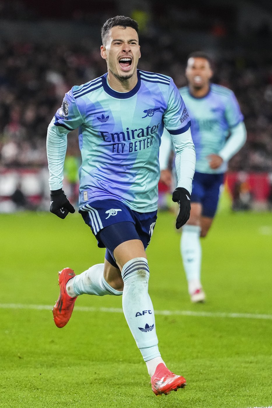 Arsenal moves up to 2nd place in Premier League with 3-1 win over Brentford | iNFOnews.ca