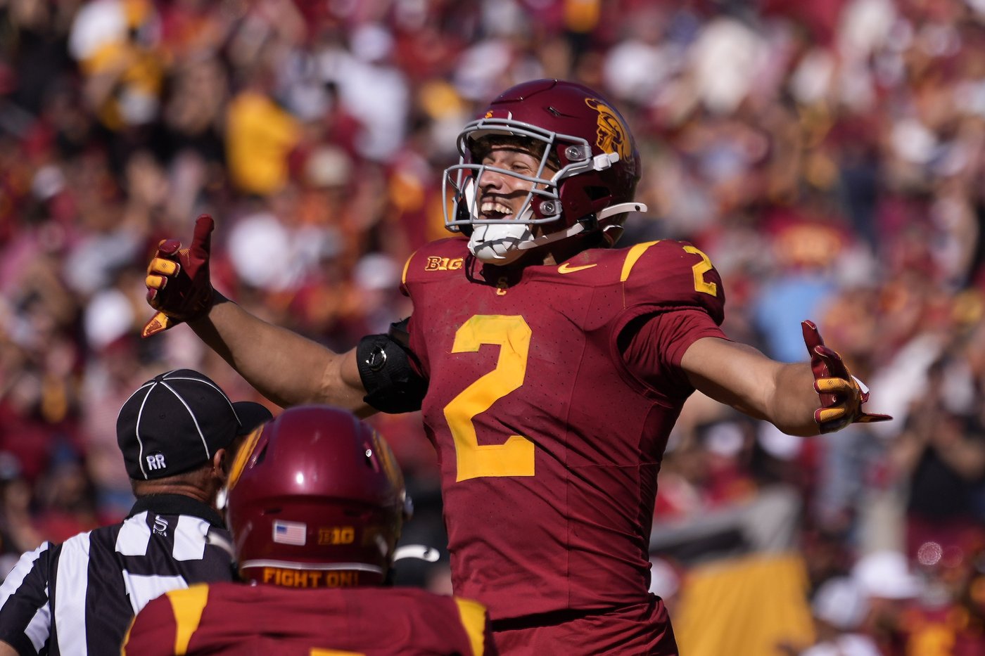 No. 13 USC rallies from a double-digit deficit in the second half and roars past Wisconsin, 38-21 | iNFOnews.ca