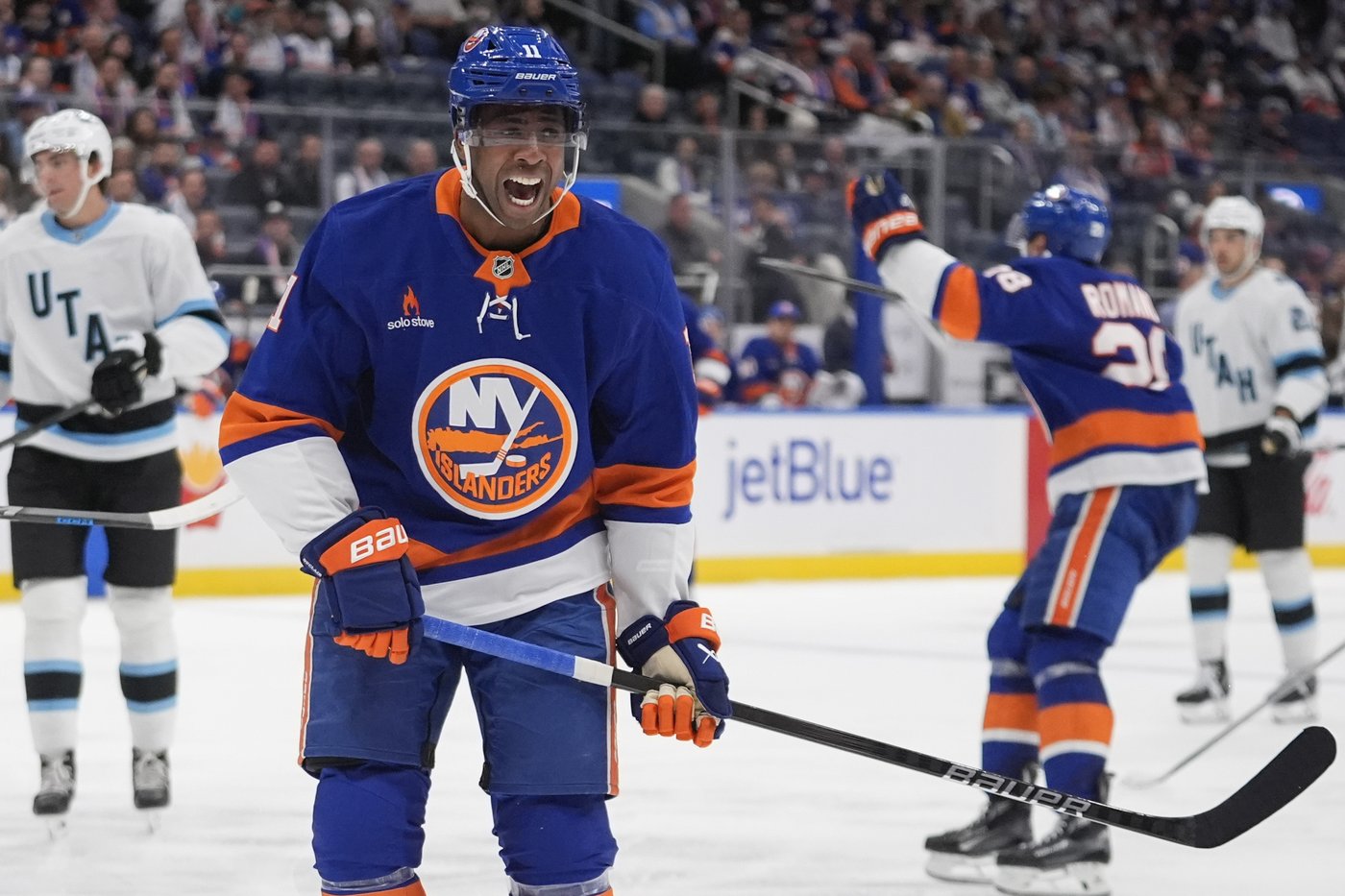 Dylan Guenther scores twice, Utah outlasts Islanders 5-4 in OT to improve to 2-0 | iNFOnews.ca