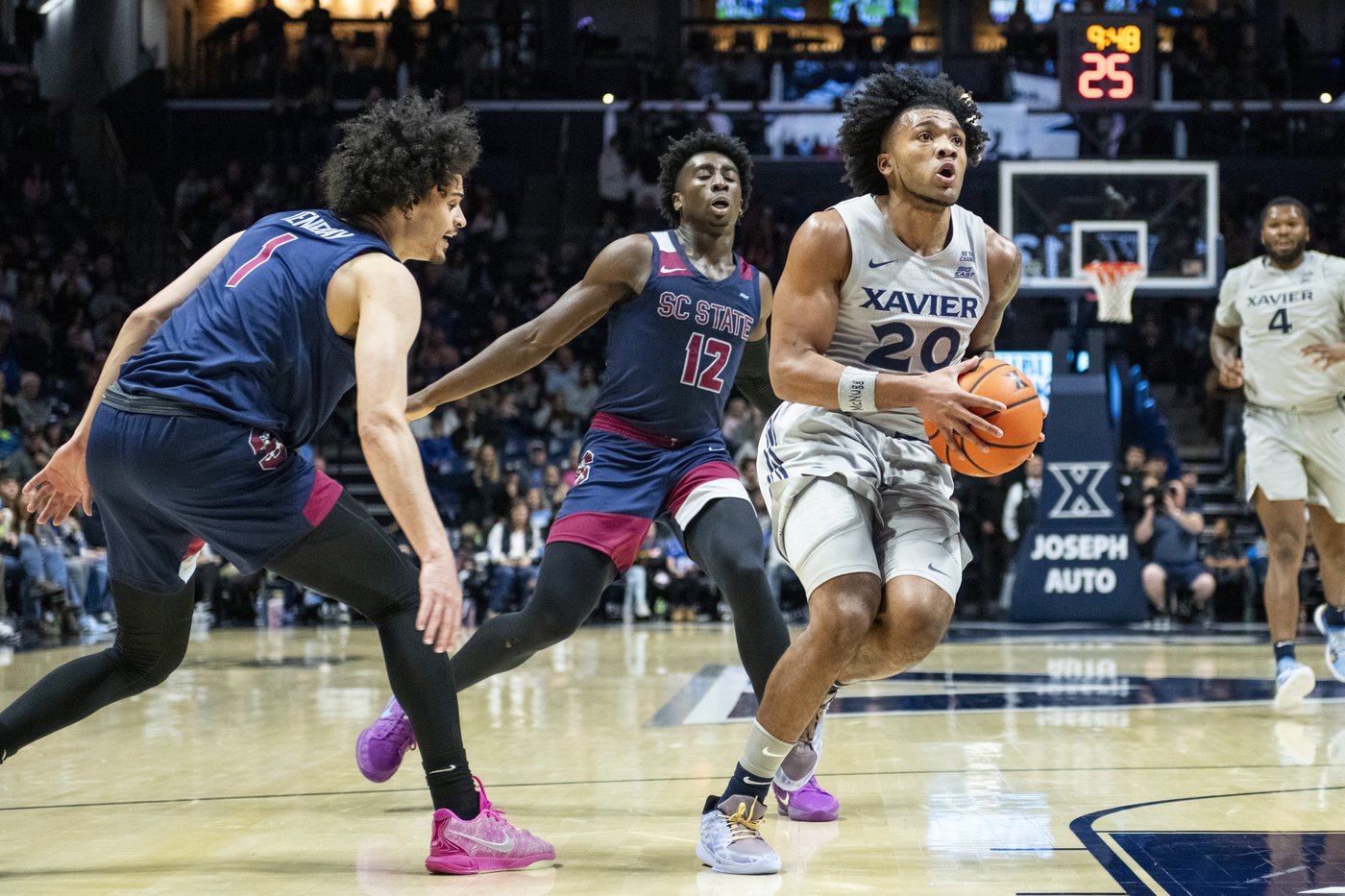 Freemantle scores 17, McKnight 14 as No. 22 Xavier holds on to beat SC State | iNFOnews.ca