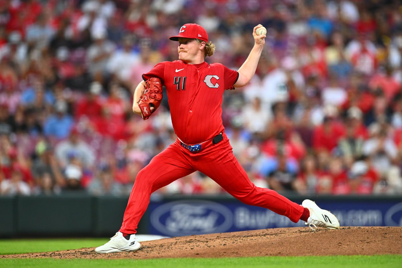 Reds hit 3 home runs and hold on for 5-3 victory over Brewers | iNFOnews.ca