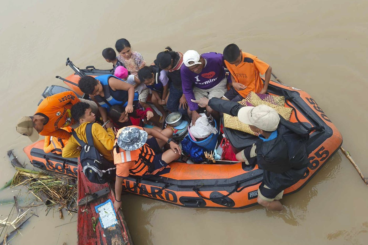 Tropical storm battering Philippines leaves at least 24 people dead in flooding and landslides | iNFOnews.ca