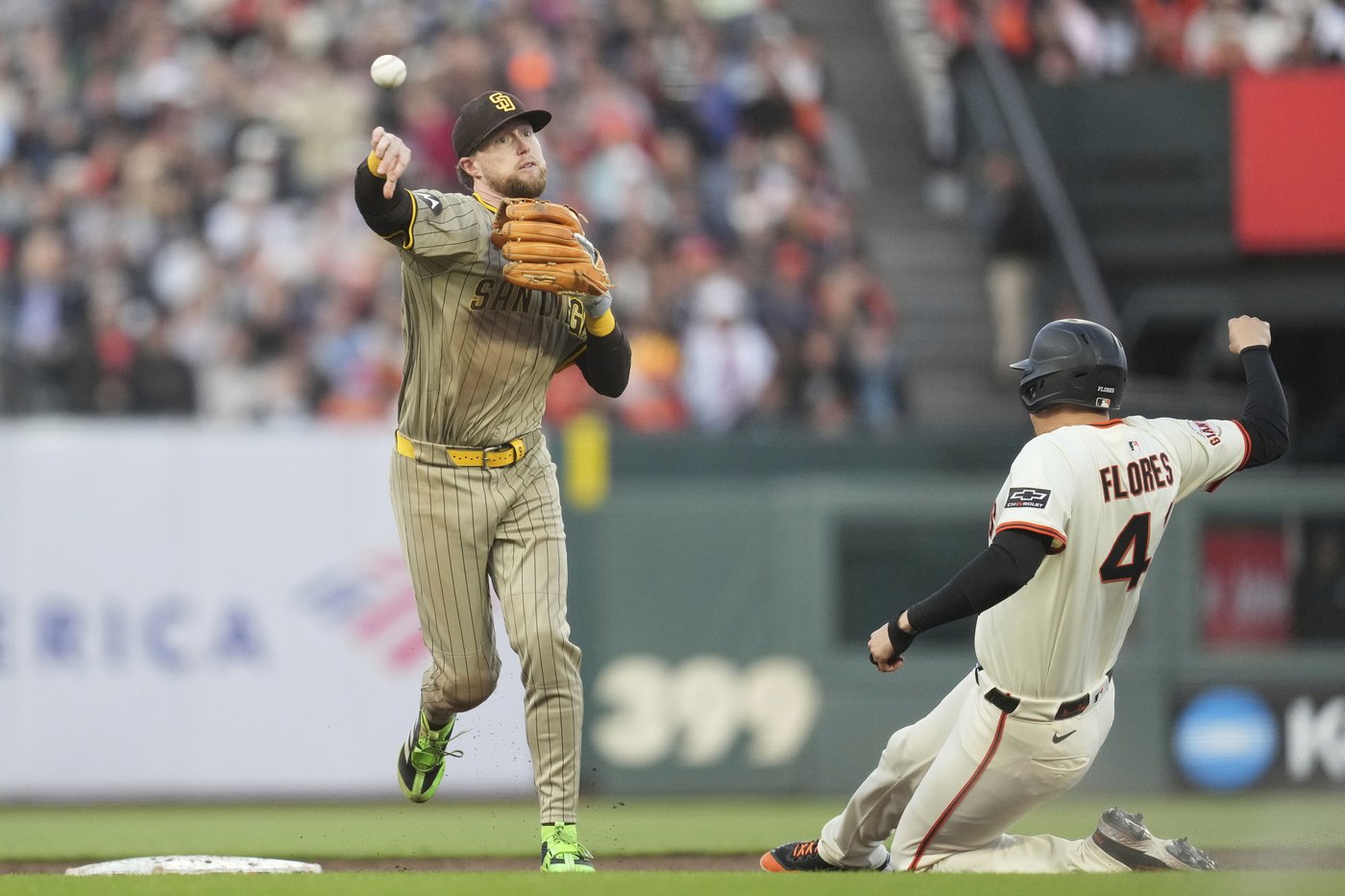 Jose Iglesias' sacrifice fly in the 10th lifts Padres over Giants 1-0 | iNFOnews.ca