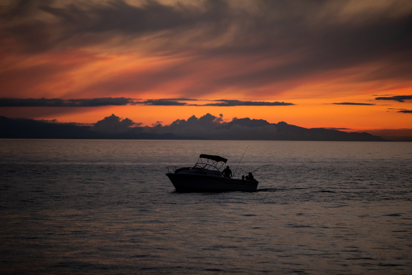 Eleven, including youth, rescued from West Vancouver waters after canoe overturned | iNFOnews.ca Eleven, including youth, rescued from West Vancouver waters after canoe overturned | iNFOnews.ca