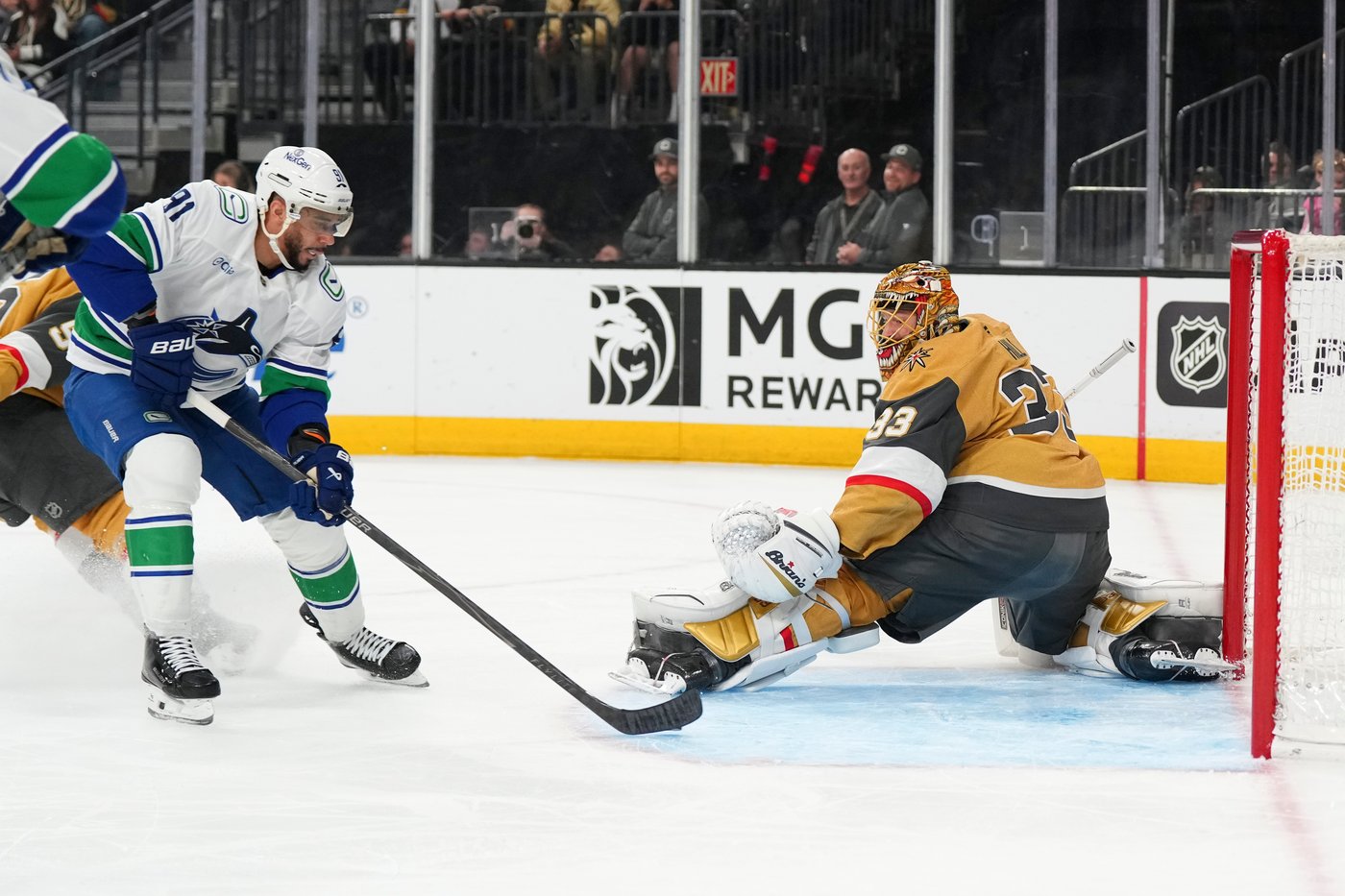 Golden Knights open Tortorella era with 4-2 win over Canucks | iNFOnews.ca Golden Knights open Tortorella era with 4-2 win over Canucks | iNFOnews.ca