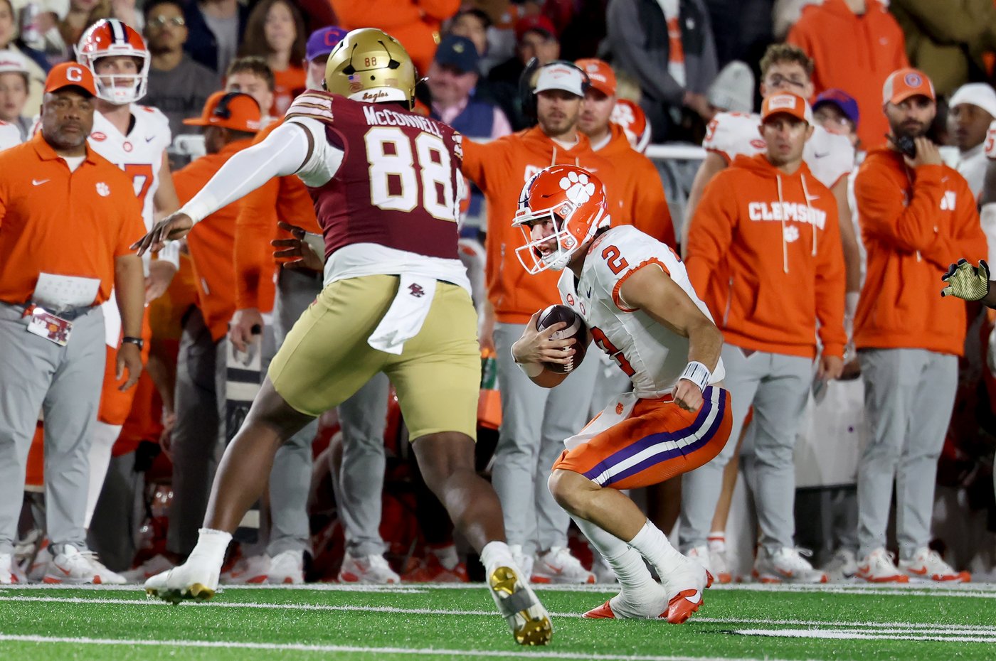 Cade Klubnik throws for a TD and runs for one before injury in Clemson's 41-10 victory over BC | iNFOnews.ca Cade Klubnik throws for a TD and runs for one before injury in Clemson's 41-10 victory over BC | iNFOnews.ca