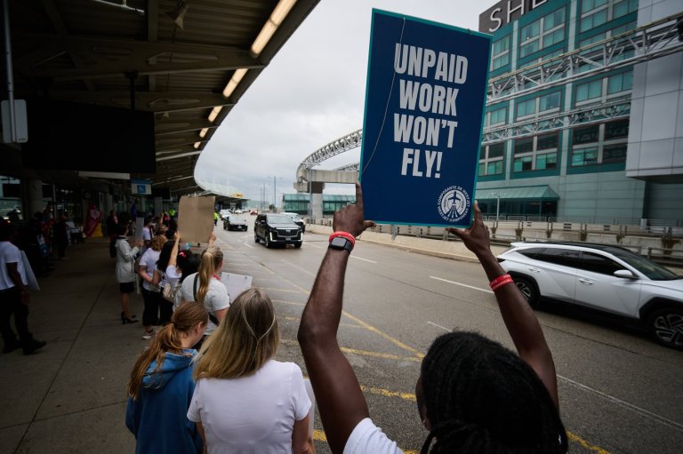 WestJet, CUPE reach tentative agreement, ending job action, flight disruptions | iNFOnews.ca