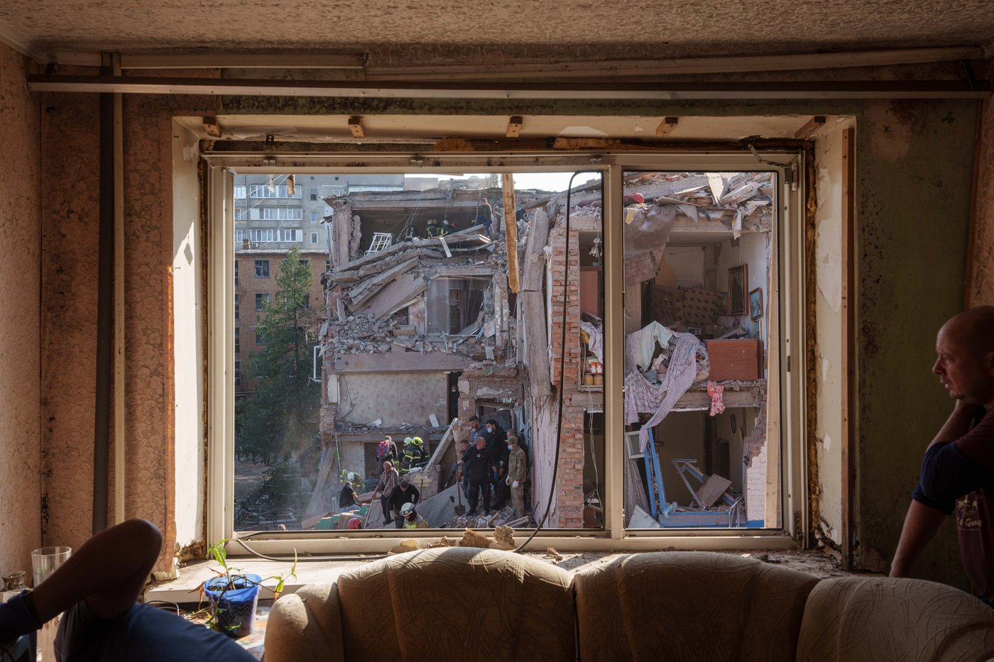 Russian strike on Ukrainian public buses kills 30 people as blackouts worsen in Kyiv | iNFOnews.ca