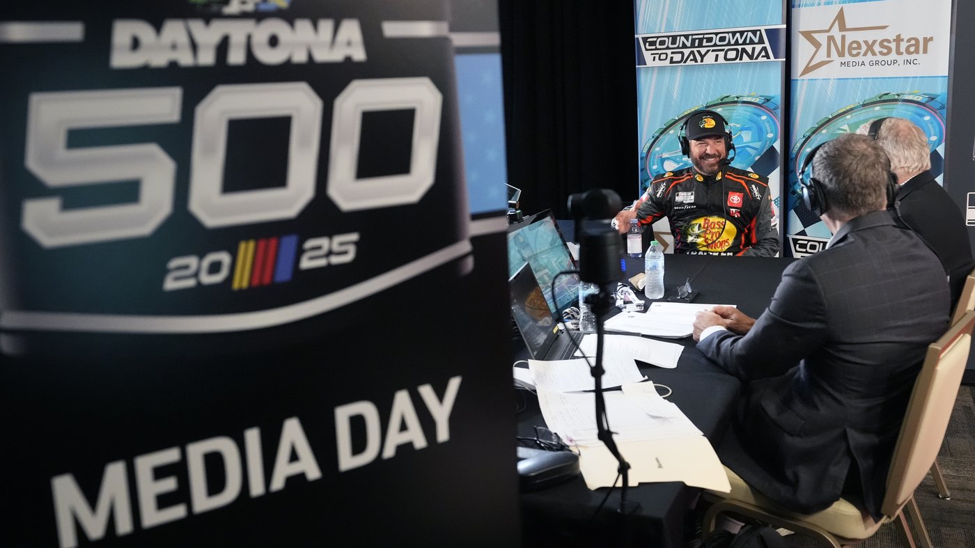 Truex welcomes another shot at the Daytona 500, this one in the No. 56 his late father drove | iNFOnews.ca Truex welcomes another shot at the Daytona 500, this one in the No. 56 his late father drove | iNFOnews.ca