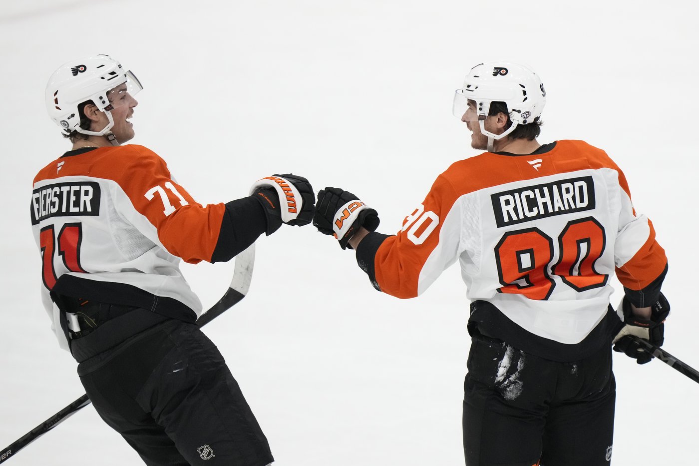 Rodrigues gets deciding goal in shootout as Panthers beat Flyers 4-3 for 7th straight win | iNFOnews.ca