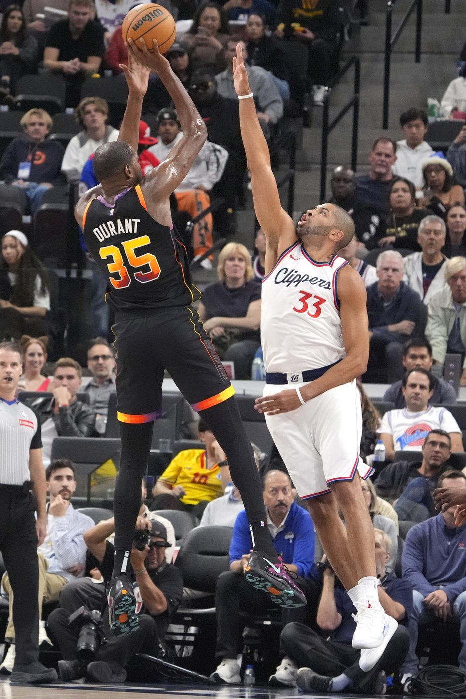 Booker and Durant lead Suns to 125-1119 comeback win over Clippers | iNFOnews.ca
