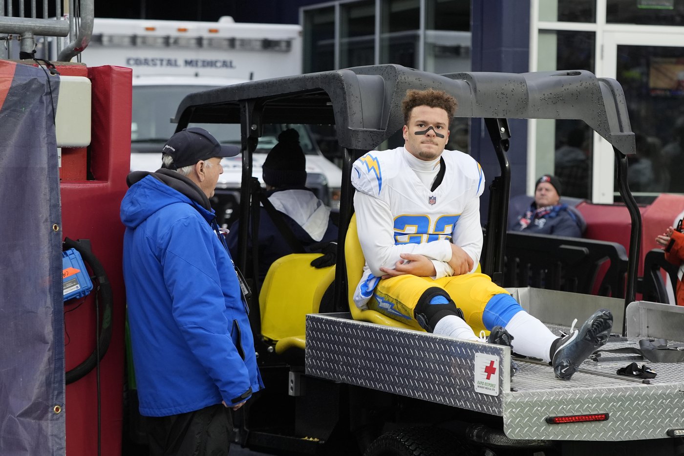 Herbert tosses 3 TD passes and Chargers secure a playoff spot with a 40-7 rout of Patriots | iNFOnews.ca Herbert tosses 3 TD passes and Chargers secure a playoff spot with a 40-7 rout of Patriots | iNFOnews.ca