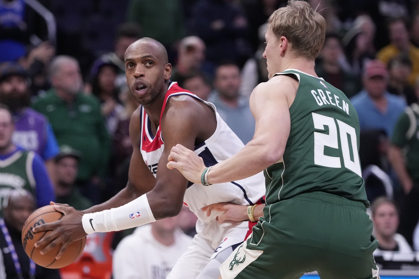 Wizards' Khris Middleton gets huge ovations as he plays at Milwaukee for 1st time since trade | iNFOnews.ca