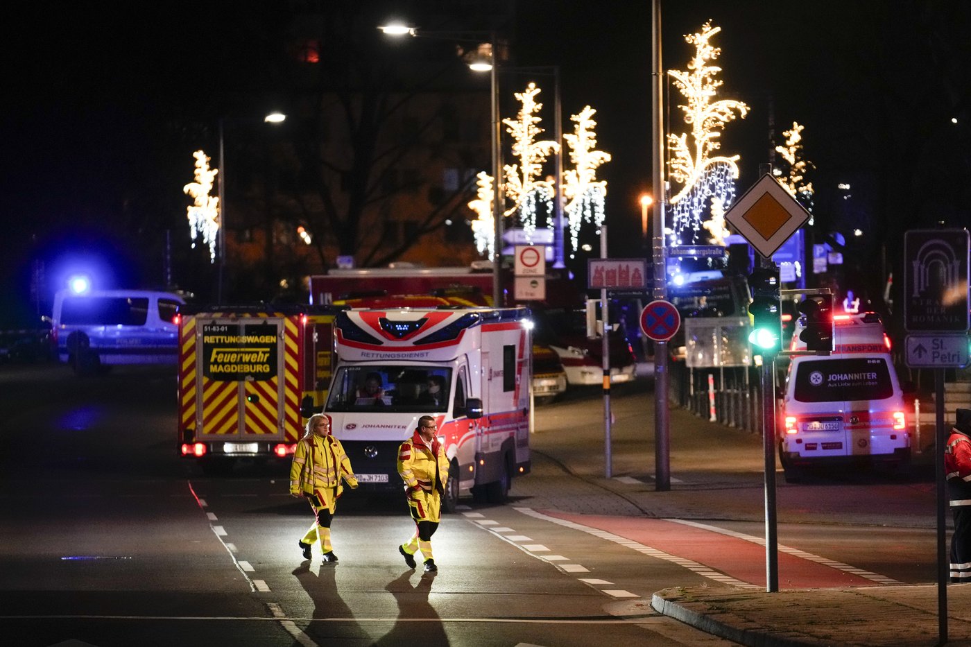 At least 2 dead and 60 hurt after a car drives into a German Christmas market in a suspected attack | iNFOnews.ca At least 2 dead and 60 hurt after a car drives into a German Christmas market in a suspected attack | iNFOnews.ca