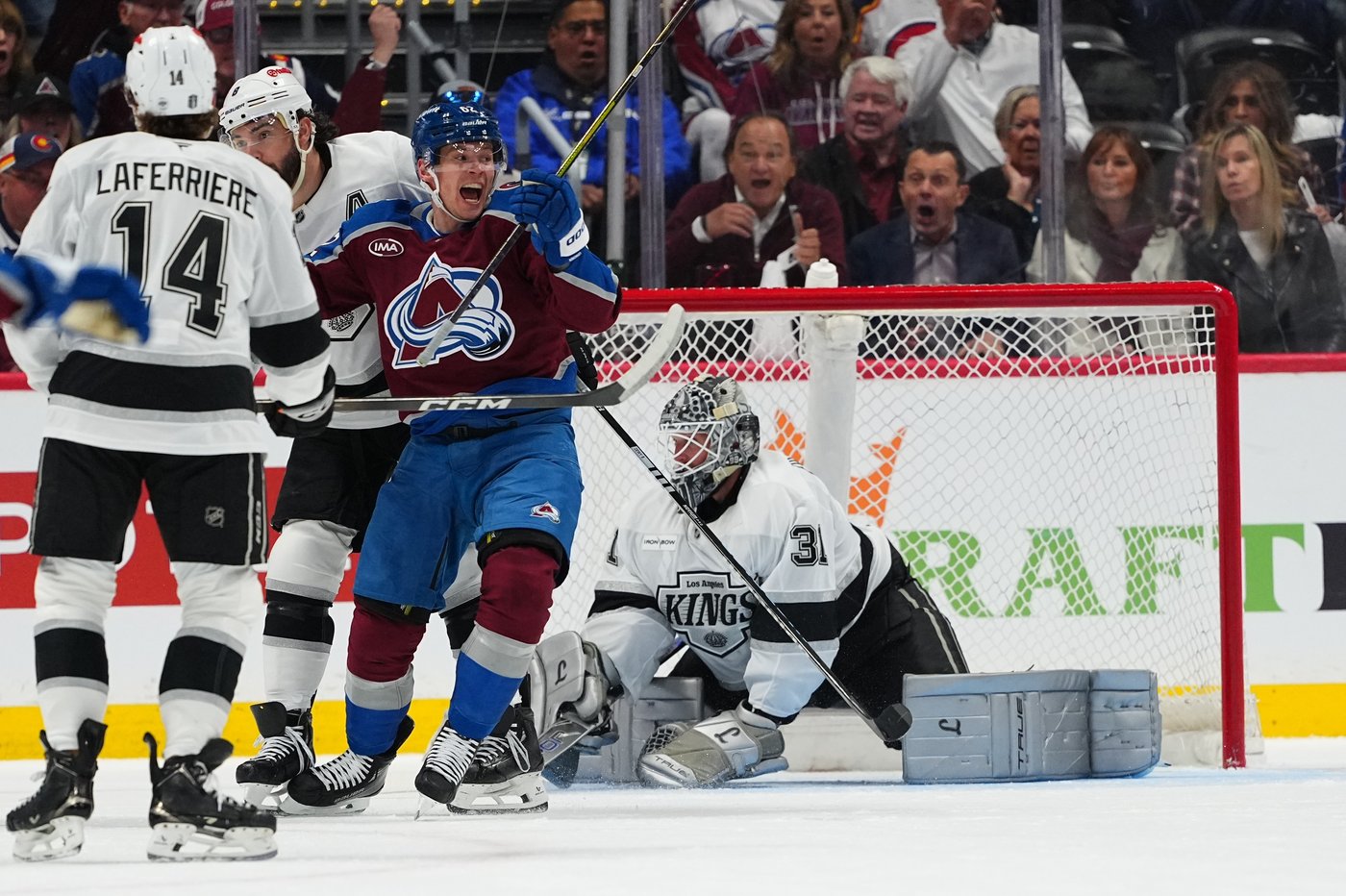 Wedgewood sharp in net, O'Connor scores 1st goal in a year as Avs beat Kings 2-1 in Game 1 | iNFOnews.ca