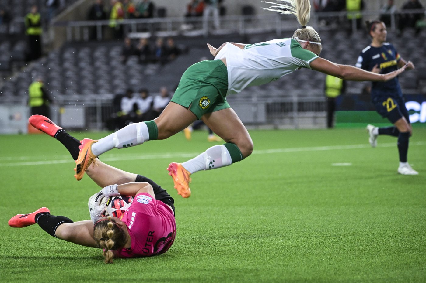 Man City stuns title holder Barcelona in Women's Champions League. Bayern's Harder downs Arsenal | iNFOnews.ca Man City stuns title holder Barcelona in Women's Champions League. Bayern's Harder downs Arsenal | iNFOnews.ca