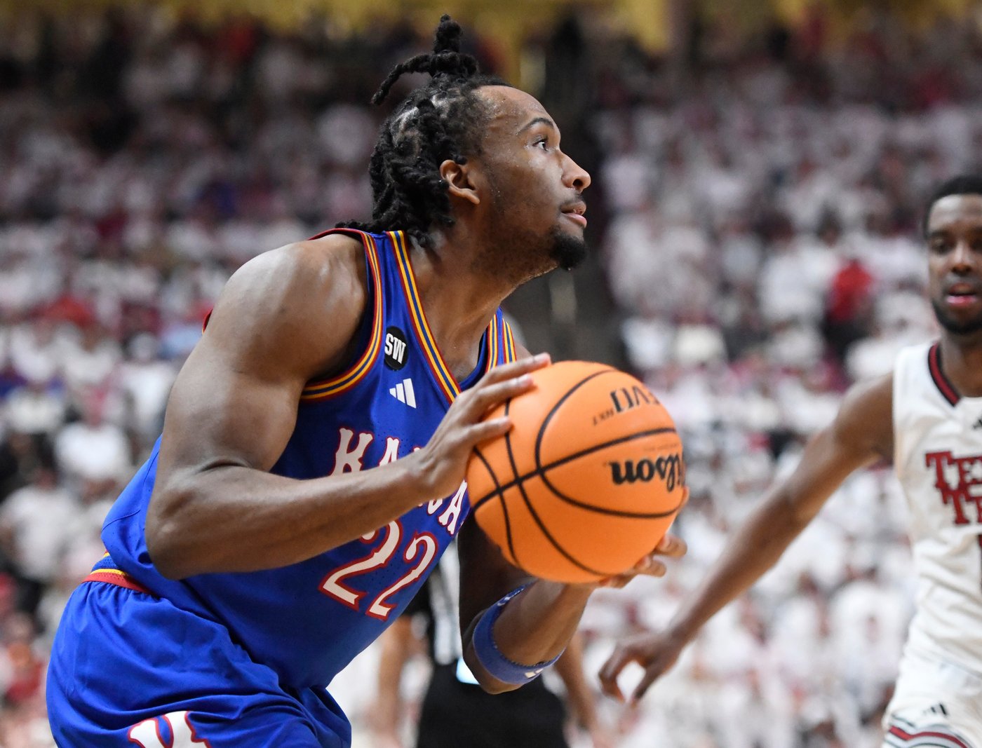 Peterson finally finishes for No. 11 Kansas, hitting two late 3s to beat No. 13 Texas Tech | iNFOnews.ca