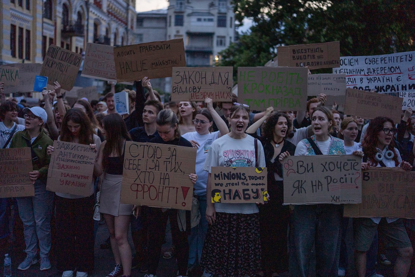 Zelenskyy faces backlash as Ukrainians protest new anti-corruption law | iNFOnews.ca Zelenskyy faces backlash as Ukrainians protest new anti-corruption law | iNFOnews.ca