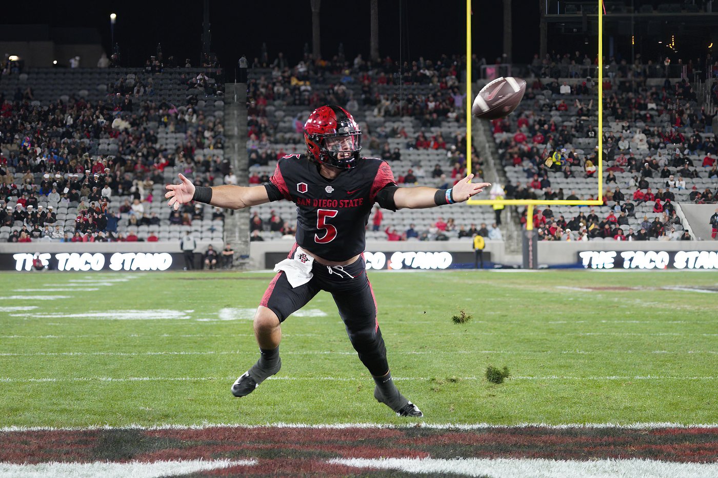 Eli Sanders, Devon Dampier lead New Mexico to 21-16 victory over San Diego State | iNFOnews.ca