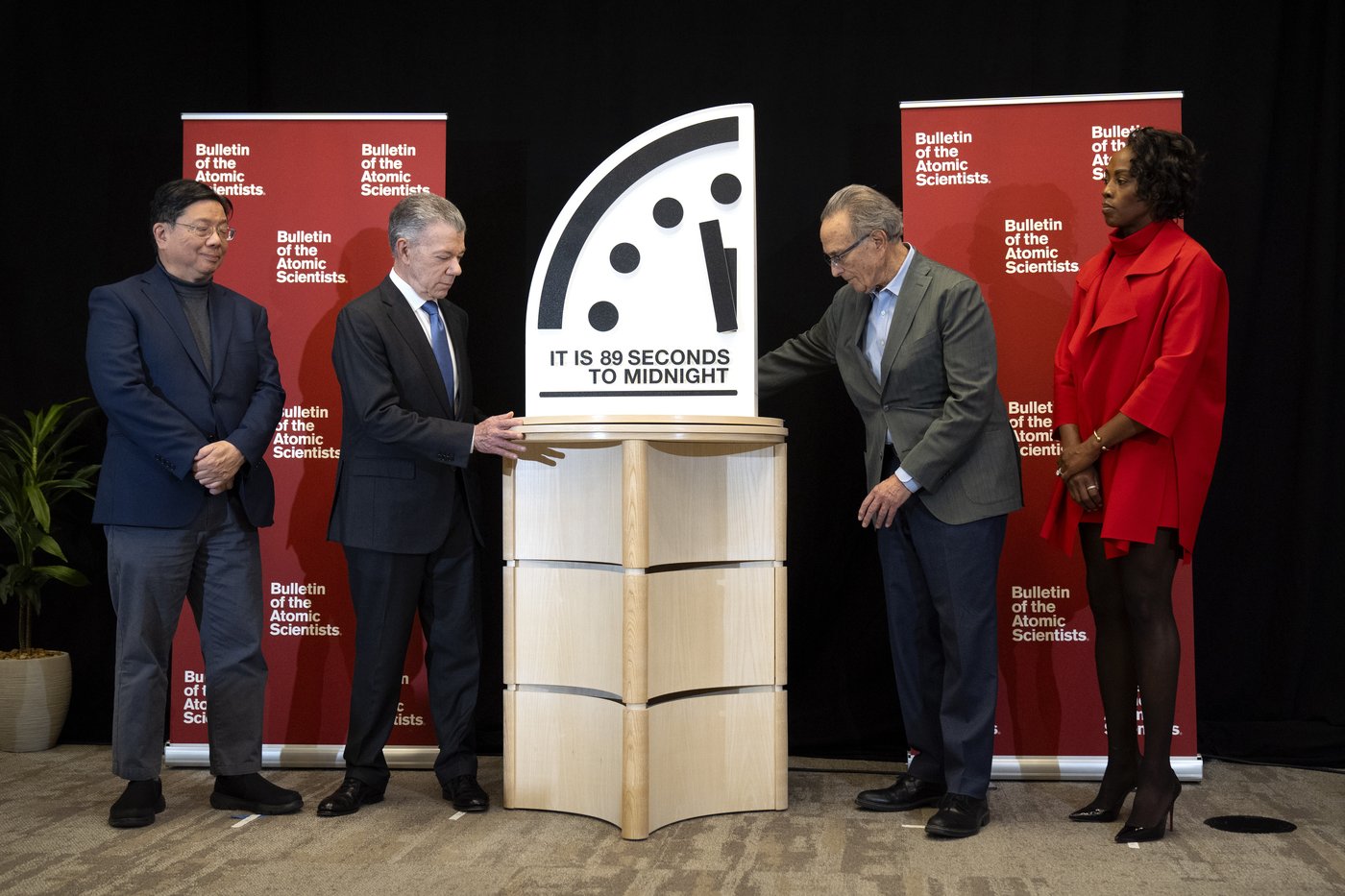 'Doomsday Clock' moves closer to midnight amid threats of climate change, nuclear war, pandemics, AI | iNFOnews.ca