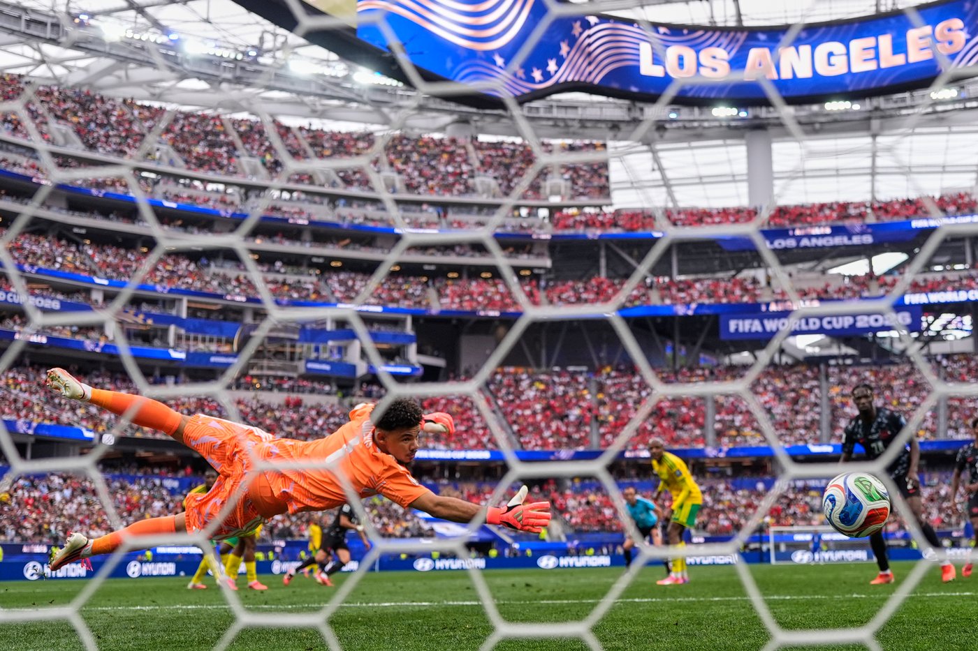 Canada beats South Africa 1-0 in World Cup's first knockout match on Stephen Eustáquio's late goal | iNFOnews.ca Canada beats South Africa 1-0 in World Cup's first knockout match on Stephen Eustáquio's late goal | iNFOnews.ca