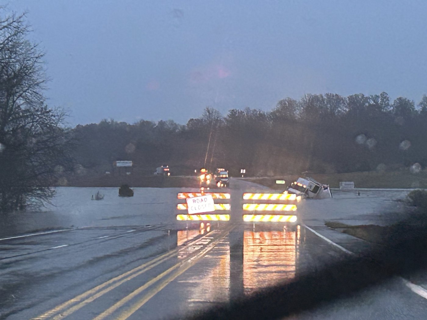Volunteer poll workers drown on a flood-washed highway in rural Missouri on Election Day | iNFOnews.ca