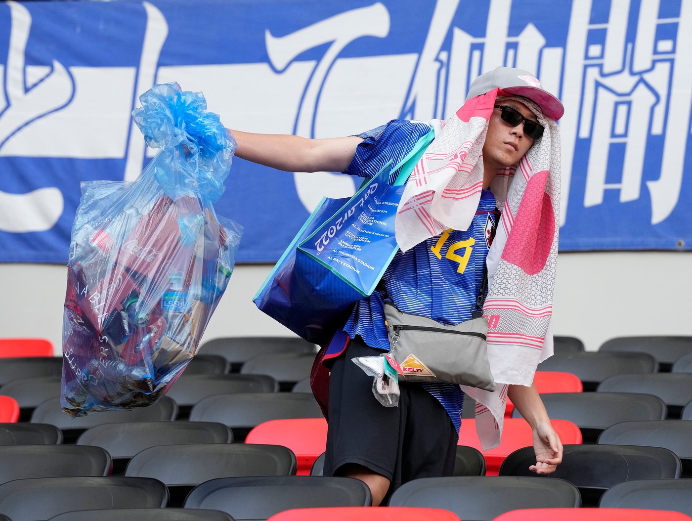 Why you may see Japanese soccer fans cleaning up the stadium after World Cup games | iNFOnews.ca Why you may see Japanese soccer fans cleaning up the stadium after World Cup games | iNFOnews.ca