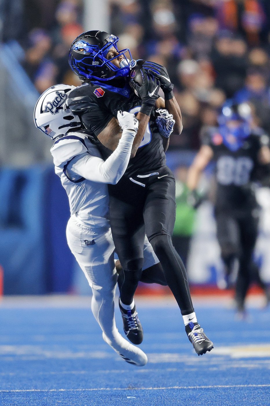 Ashton Jeanty runs for 209 yards and 3 TDs, No. 12 Boise State holds off Nevada 28-21 | iNFOnews.ca