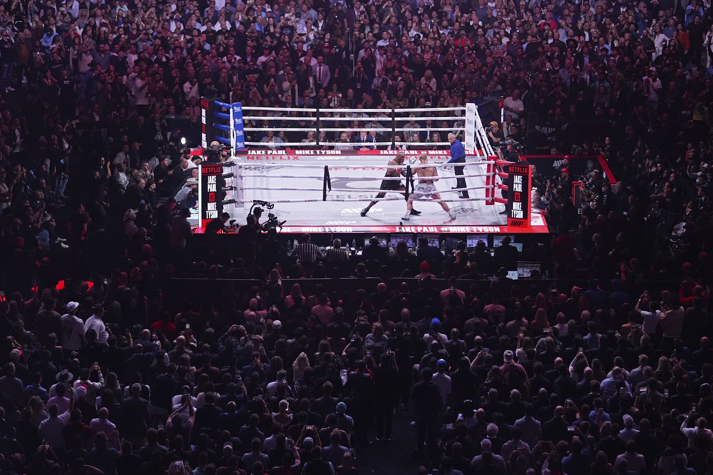 Jake Paul, 27, beats 58-year-old Mike Tyson as the hits don't match the hype | iNFOnews.ca