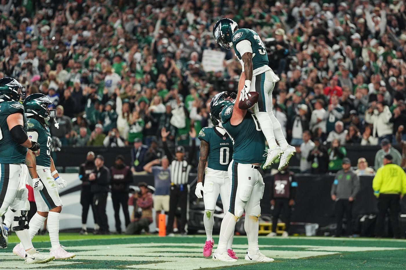 Dak Prescott throws 3 TD passes, Javonte Williams runs for 155 yards as Cowboys beat Eagles 38-21 | iNFOnews.ca Dak Prescott throws 3 TD passes, Javonte Williams runs for 155 yards as Cowboys beat Eagles 38-21 | iNFOnews.ca