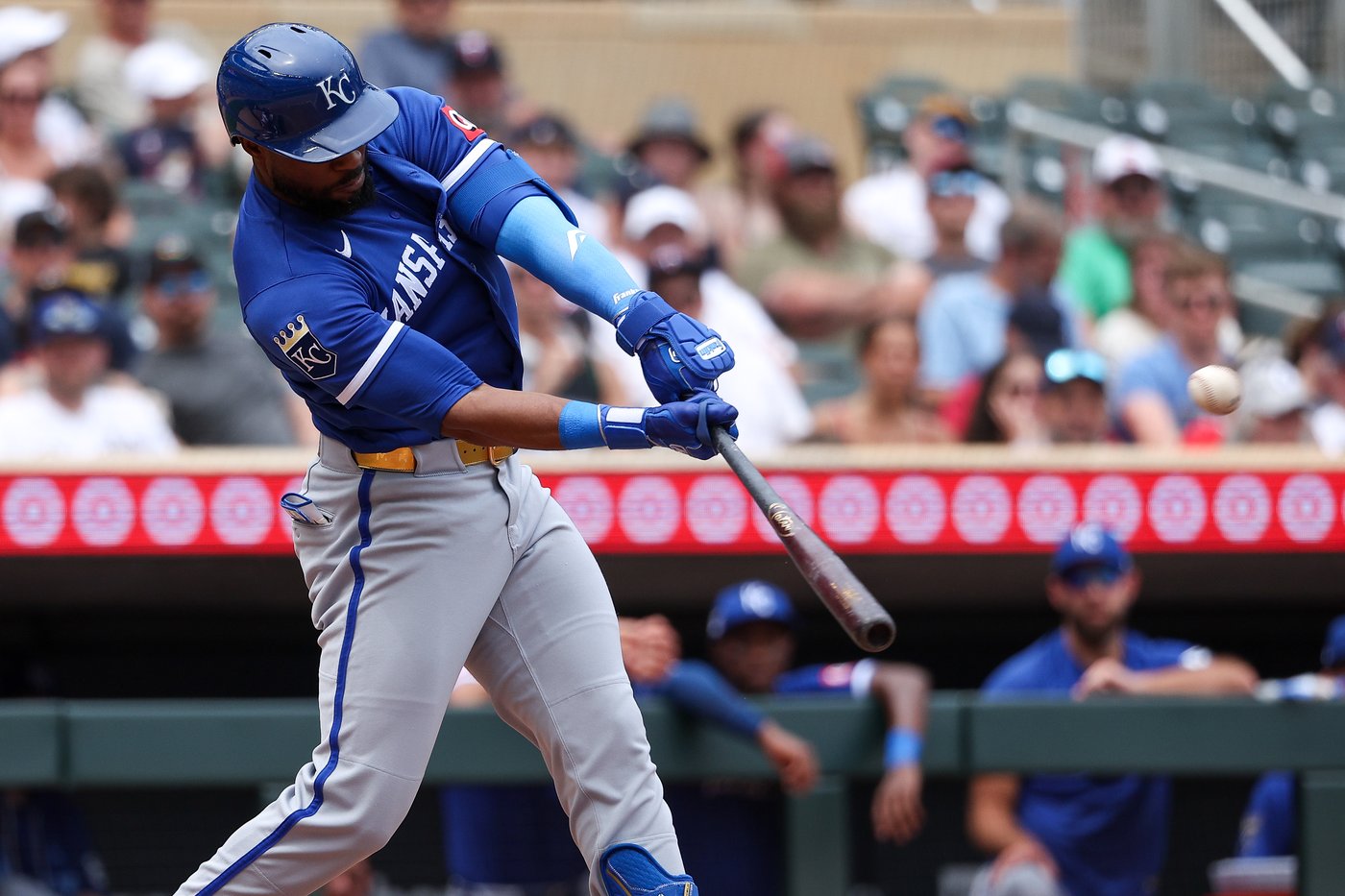 Royals hold off Twins 6-5 after star shortstop Bobby Witt Jr. exits with sore knee | iNFOnews.ca