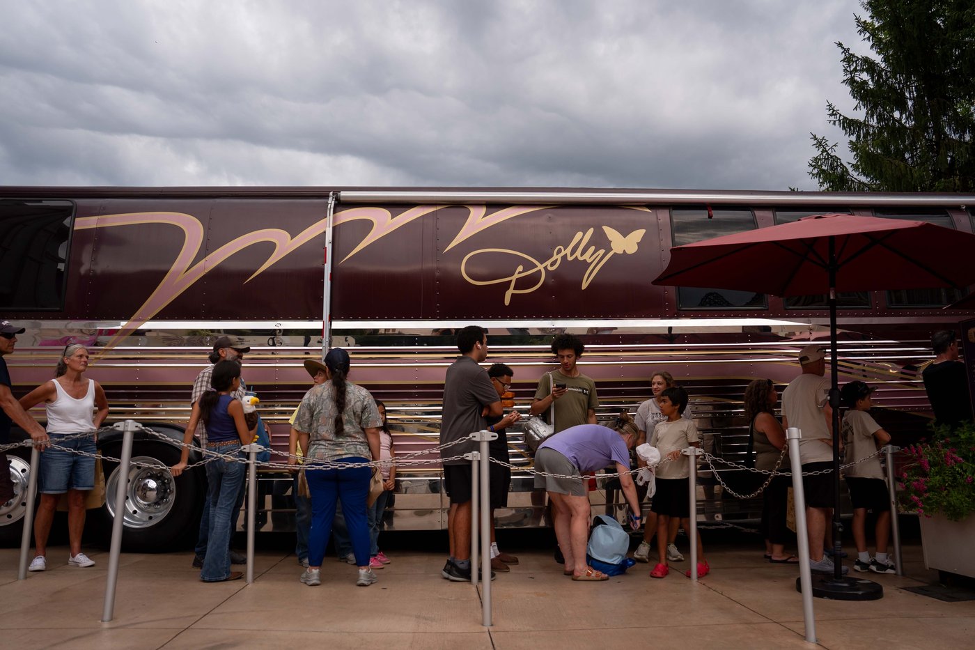 Dollywood theme park will add new features, including a waterfall, to honor Dolly Parton | iNFOnews.ca