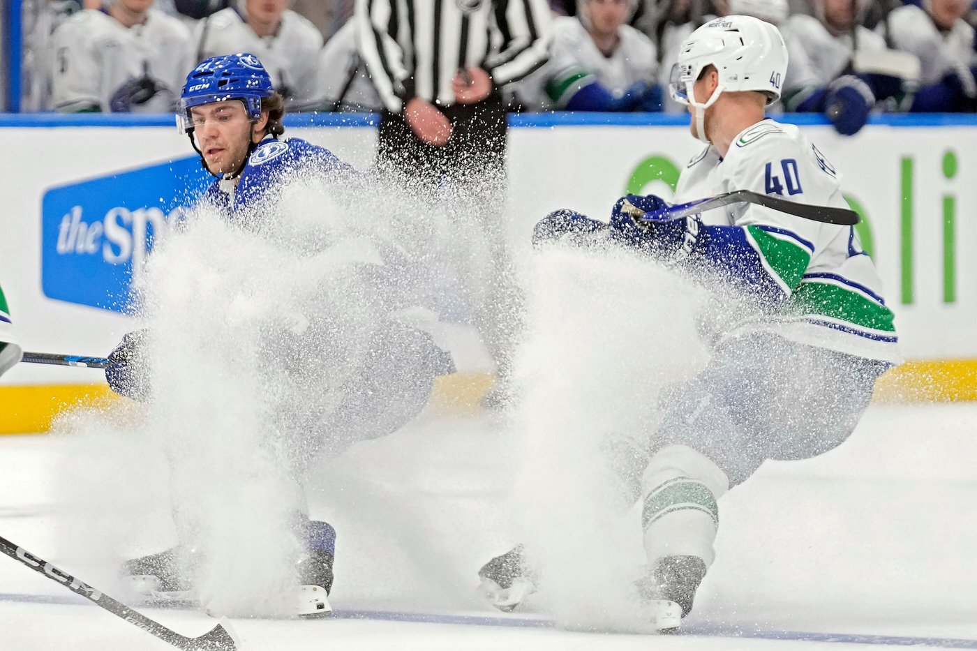 Canucks score 5 3rd-period goals to beat Lightning 6-2 and end 3-game skid | iNFOnews.ca Canucks score 5 3rd-period goals to beat Lightning 6-2 and end 3-game skid | iNFOnews.ca